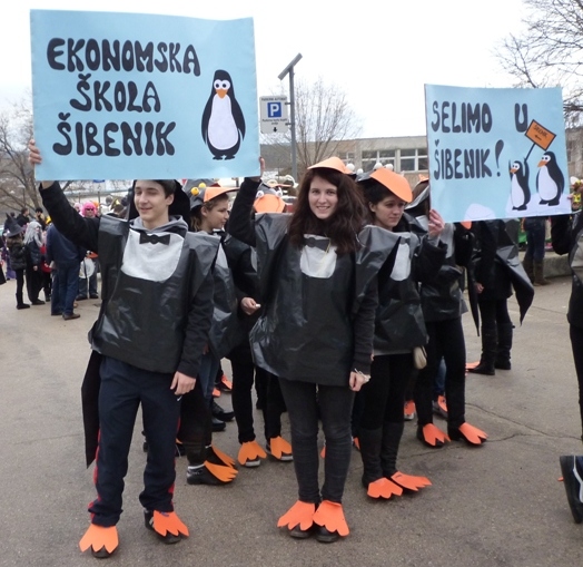 Pingvini: ''Selimo u ibenik!''